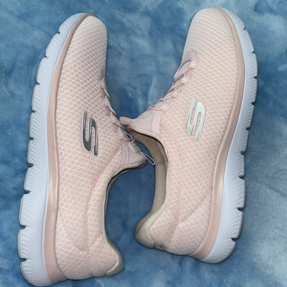Sketchers summits cushioning sneakers